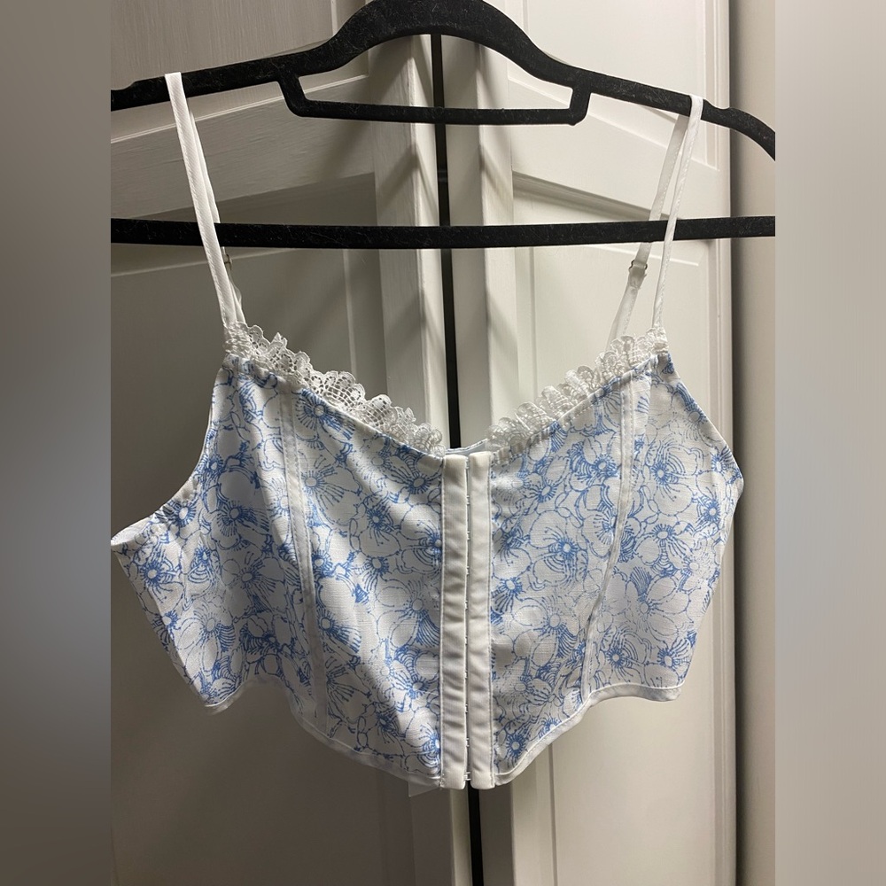 Blue and white floral crop top NWT